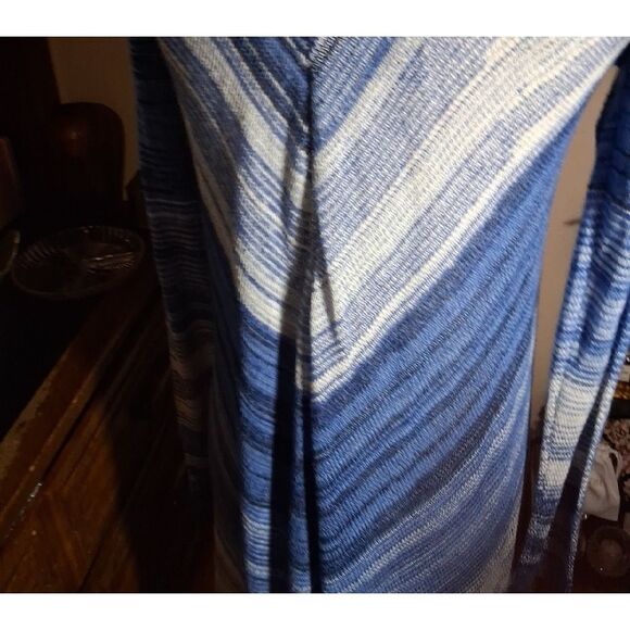 Sweet Romeo Blue Gradient Women's Sweater Medium (With Flaws) - Picture 11 of 15